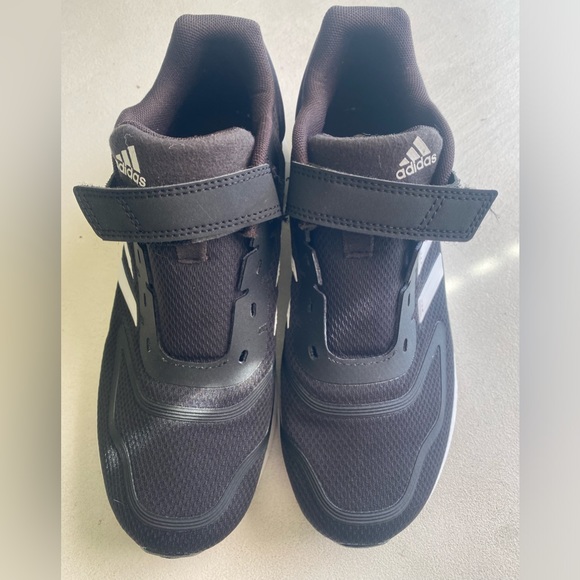 NWOT Adidas Boys Shoes Size 3 Color Black - Picture 2 of 9